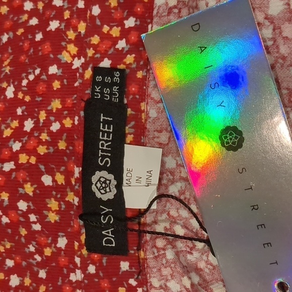 Daisy Street Dolls Kill Red Floral Corduroy Long Sleeve Wrap Crop Top size Small - Picture 4 of 6